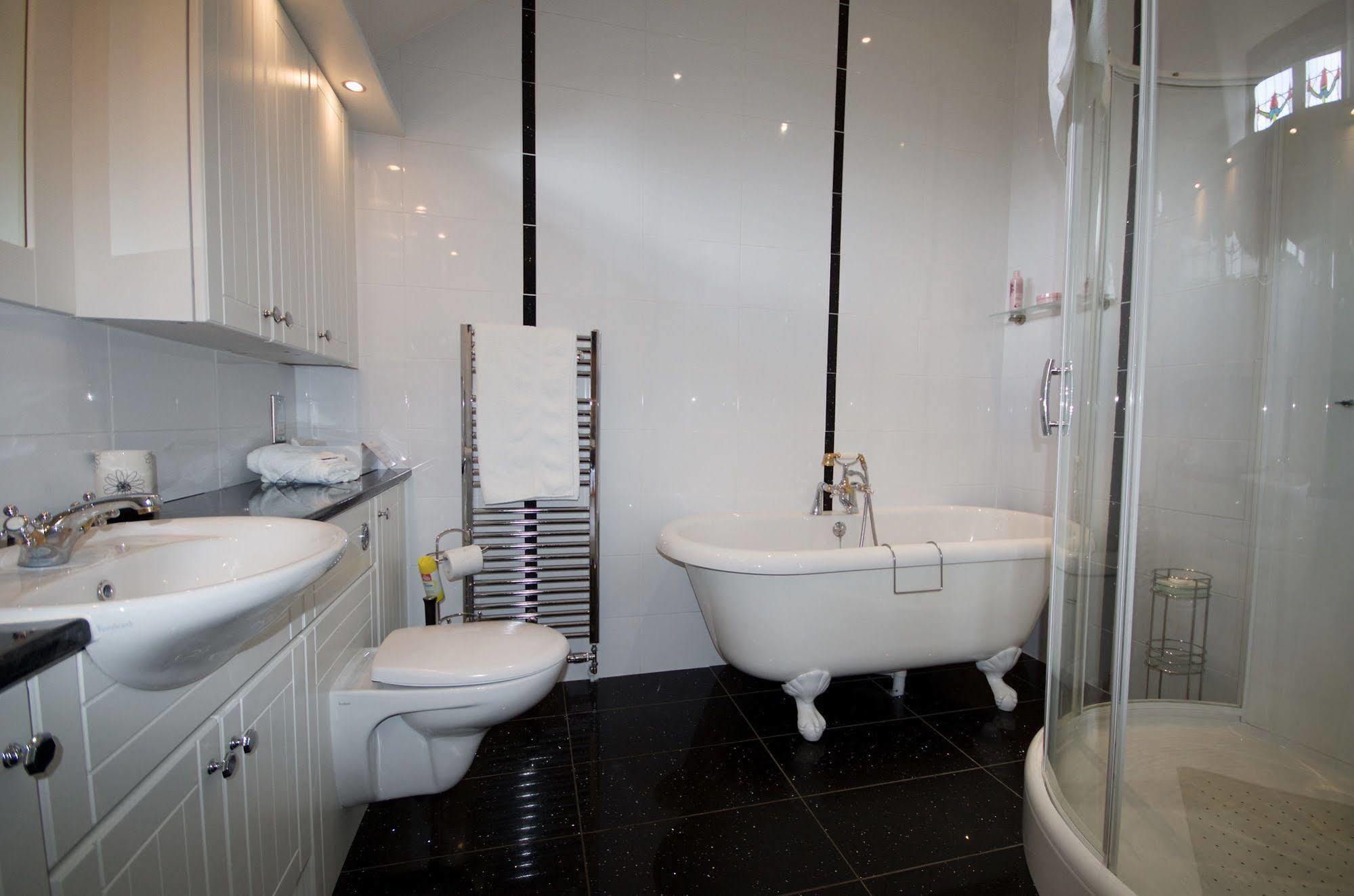 Muirholm Bed And Breakfast Paisley Extérieur photo